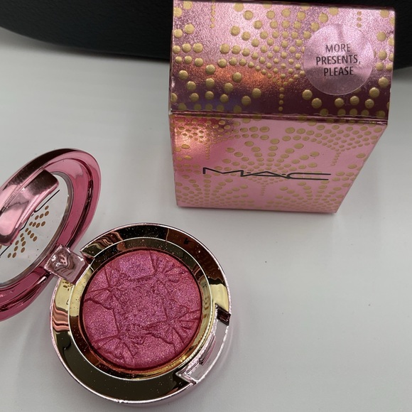 MAC Cosmetics Sparkler Eyeshadow More Presents, Please - BNIB, LE Discontinued - Picture 6 of 16